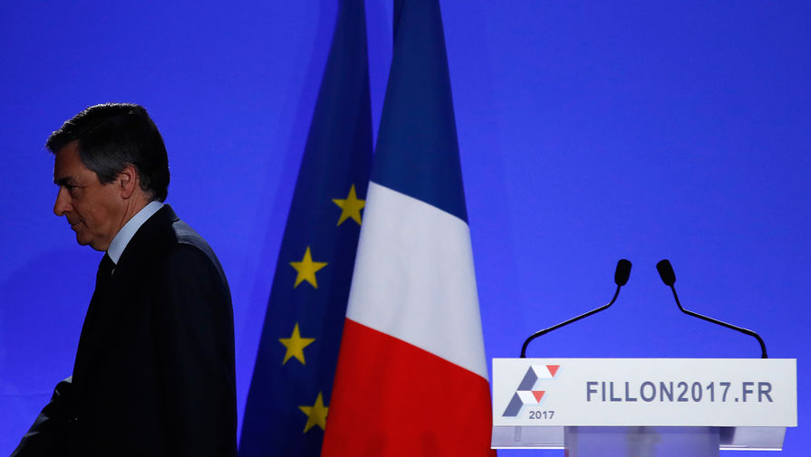 Кандидат в президенты Франции и лидер Республиканской партии Франсуа Фийон после пресс-конференции в своем предвыборном штабе в Париже, Франция, 1 марта 2017 года