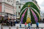 Гигантское пасхальное яйцо, установленное в Камергерском переулке в Москве в рамках фестиваля «Пасхальный дар», посвященного празднованию Пасхи