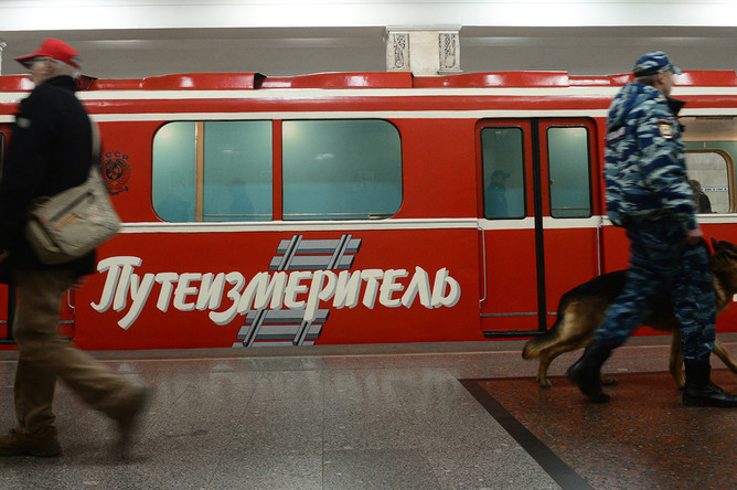 Вагон-путеизмеритель «УМ5» на выставке ретровагонов и хозяйственных поездов на станции «Партизанская» в московском метро, 13 мая 2017 года