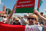 Участники митинга в поддержку Александра Лукашенко на площади Независимости, 16 августа 2020 года