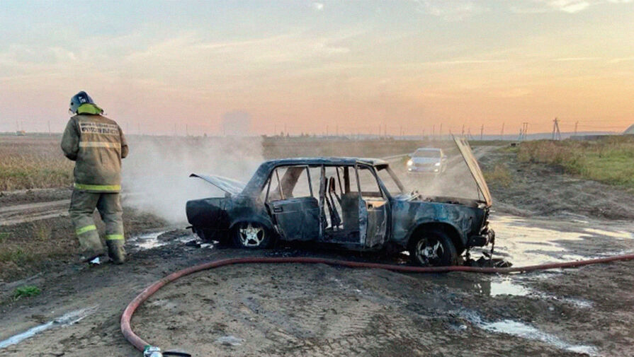 В Иркутской области мужчина поругался с женой и сжег свой автомобиль на картофельном поле