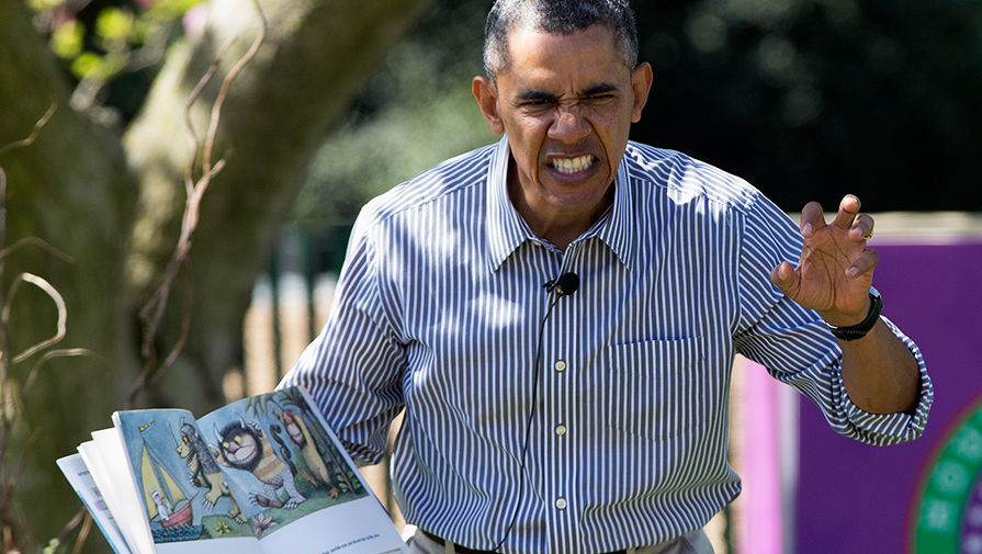 За&nbsp;два президентских срока Барак Обама тем не менее не потерял способности находить с&nbsp;людьми общий язык. На&nbsp;фото &mdash; президент США читает сказку детям в&nbsp;Белом доме, 2014&nbsp;год
