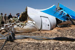 Обломки самолета Airbus A321 авиакомпании «Когалымавиа» на севере Синайского полуострова, 1 ноября 2015 года