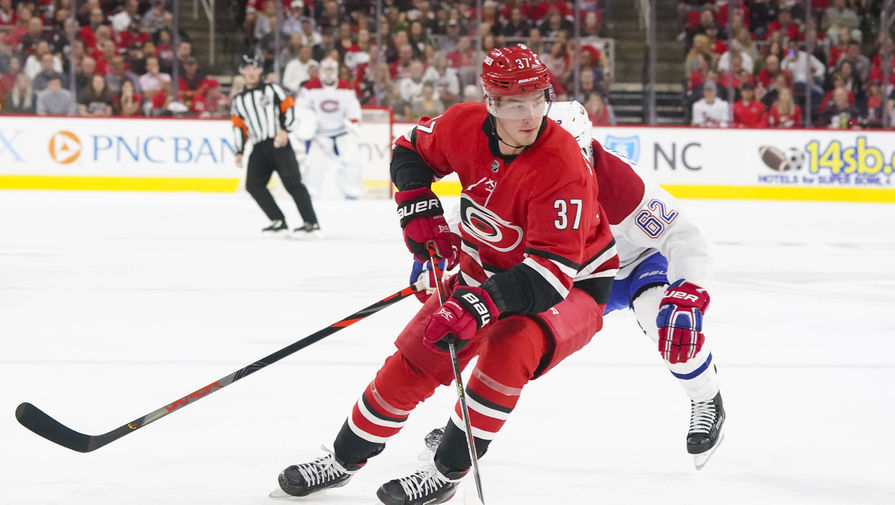 Андрей Свечников набрал 8 очков в первых 5 играх сезона НХЛ