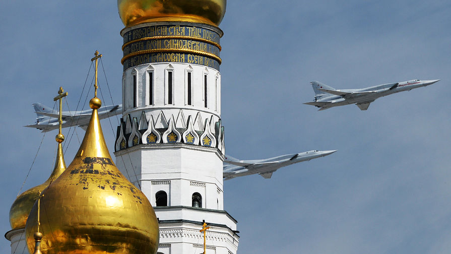 Ракетоносцы-бомбардировщики Ту-22М3 во время военного парада в&nbsp;Москве, 9&nbsp;мая 2015&nbsp;года