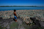 Последствия засухи у берега реки Саладо, Аргентина, 22 января 2023 года