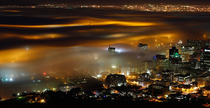 8&nbsp;мая. Сезонный туман над&nbsp;Кейптауном.