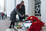 Цветы у посольства Бельгии в Москве