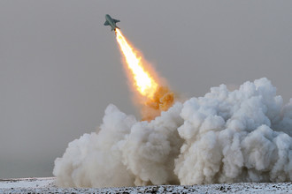 Пуск крылатой ракеты П-15 «Термит» береговым ракетным комплексом «Рубеж» в рамках учений Северного флота в Арктике, 2017 год