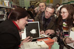 Писательница и телеведущая Татьяна Толстая на встрече со своими читателями, 2005 год 