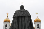 Памятник императору Александру II возле Храма Христа Спасителя в Москве, 31 января 2023 года