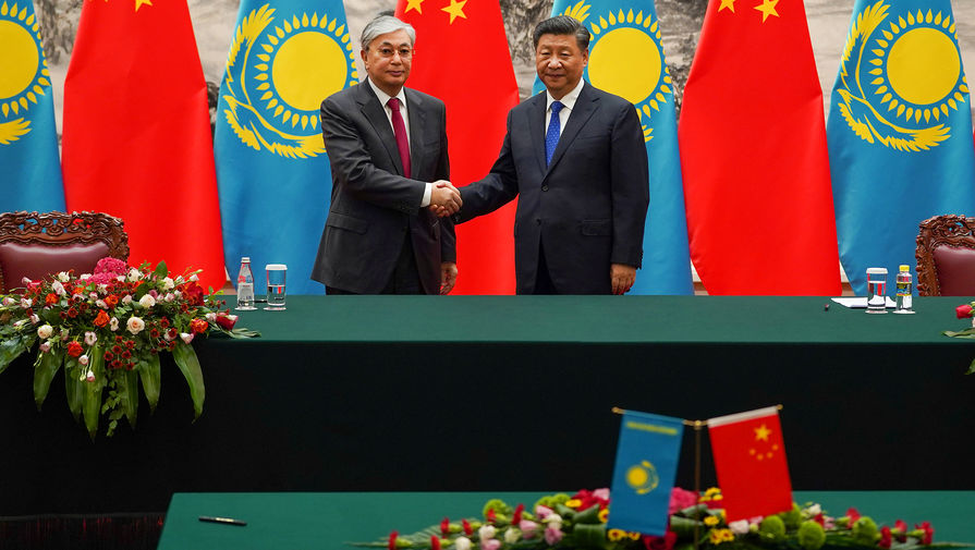 Президент Казахстана Касым-Жомарт Токаев и председатель КНР Си Цзиньпин во время встречи в Пекине, 11 сентября 2019 года