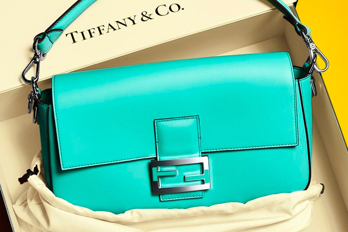 Модный дом Fendi продает сумку в фирменном цвете Tiffany & Co. - Газета.Ru  | Новости