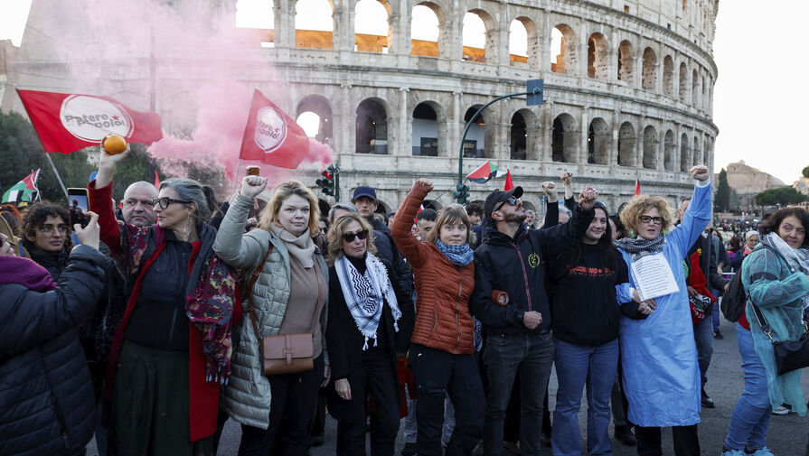 В Риме проходит шествие в поддержку Палестины с участием Тунберг и спецдокладчика ООН