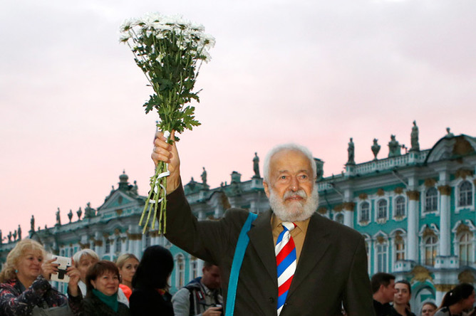 Почетный президент, режиссер-документалист Михаил Литвяков на церемонии открытия Международного фестиваля неигрового кино «Послание к человеку» на Дворцовой площади