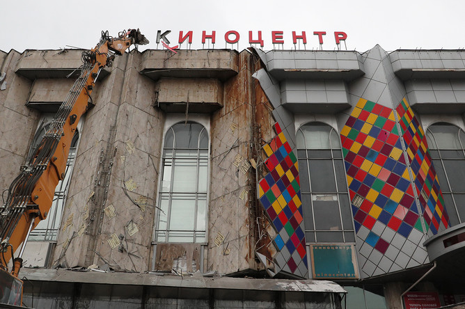 Снос киноцентра «Соловей» на Красной Пресне в Москве, 4 декабря 2019 года