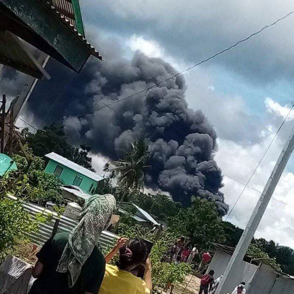 На&nbsp;месте крушения филиппинского военного самолета С-130 на&nbsp;острове Холо в&nbsp;провинции Сулу, 4 июля 2021 года