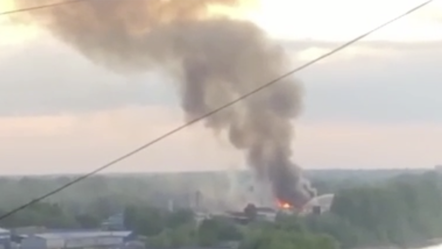 В Ярославской области на фабрике из-за пожара обвалилась крыша