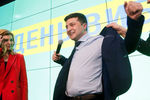Кандидат в президенты Украины Владимир Зеленский в штаб-квартире своей кампании в Киеве после объявления результатов первых экзитполов, 31 марта 2019 года