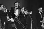 Выступление эстрадного певца Карела Готта с оркестром Ладислава Штайдла во время гастролей в СССР, начало 1970-х годов
