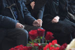 Родители Михаила Зеленского Владимир Михайлович и Ирина Ивановна на церемонии прощания с сыном в зале похоронного дома «Троекурово» в Москве, 19 января 2022 года