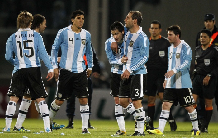 Аргентинцы празднуют успех после матча с&nbsp;Коста-Рикой
