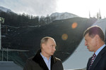 Президент России Владимир Путин и вице-премьер РФ Дмитрий Козак осматривают комплекс «Русские горки»