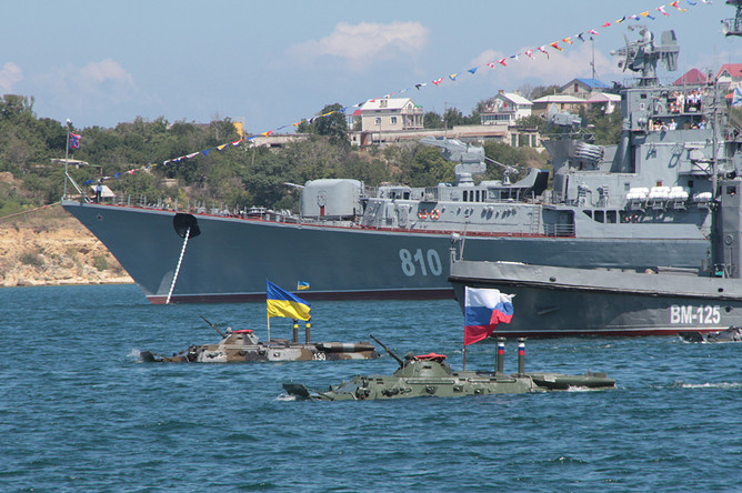 Репетиция военно-морского парада ко Дню ВМФ России в Севастополе