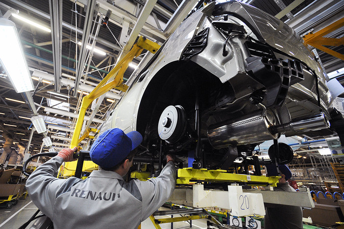 Производство автомобилей Renault Sandero и Renault Logan на заводе в России