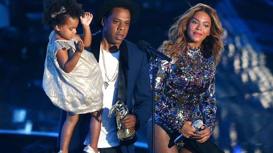 Рэпер Jay-Z и его жена певица Бейонсе Jay-Z с&nbsp;дочерью Блю Айви, 2014 год