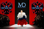 Певица Лариса Долина демонстрирует одежду из коллекции MD MAKHMUDOV DJEMAL в рамках Московской недели моды в Центральном выставочном зале «Манеж», 4 марта 2024 года