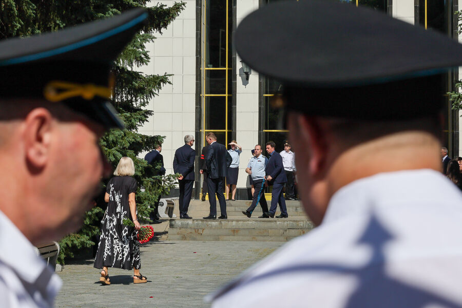 Гости во время церемонии прощания с&nbsp;бывшим министром транспорта Романом Старовойтом в&nbsp;ЦКБ, Москва, 10&nbsp;июля 2025&nbsp;года