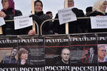 Участники митинга под лозунгом «В единстве наша сила» в поддержку президента Чечни Рамзана Кадырова