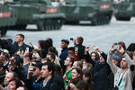 Во время проезда военной техники по Тверской улице перед репетицией парада на Красной площади