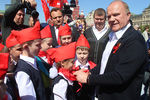 Лидер КПРФ Геннадий Зюганов во время торжественного приема в пионеры на Красной площади в Москве