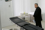 Губернатор Хабаровского края Виктор Ишаев во время открытия нового корпуса онкологического центра в Хабаровске, 2004 год