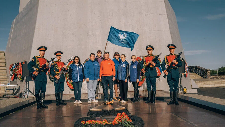 В Мурманске прошла церемония по взятию частицы Вечного огня 