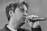 Валерий Меладзе во время выступления, 1997 