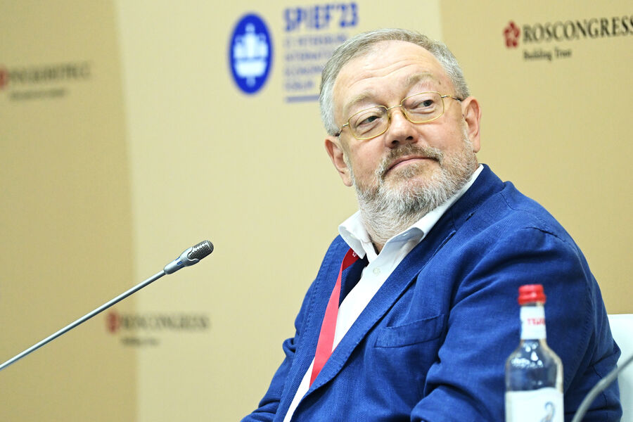 «Хамская речь прокурора». У экс-мэра Плеса изъяли 150 городских объектов