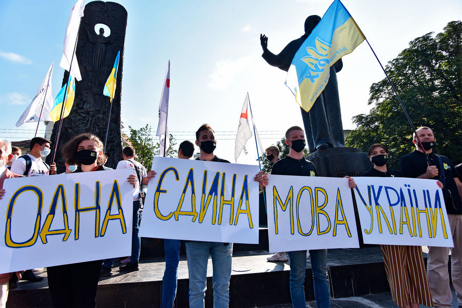 На Украине осталось лишь три школы с преподаванием русского языка