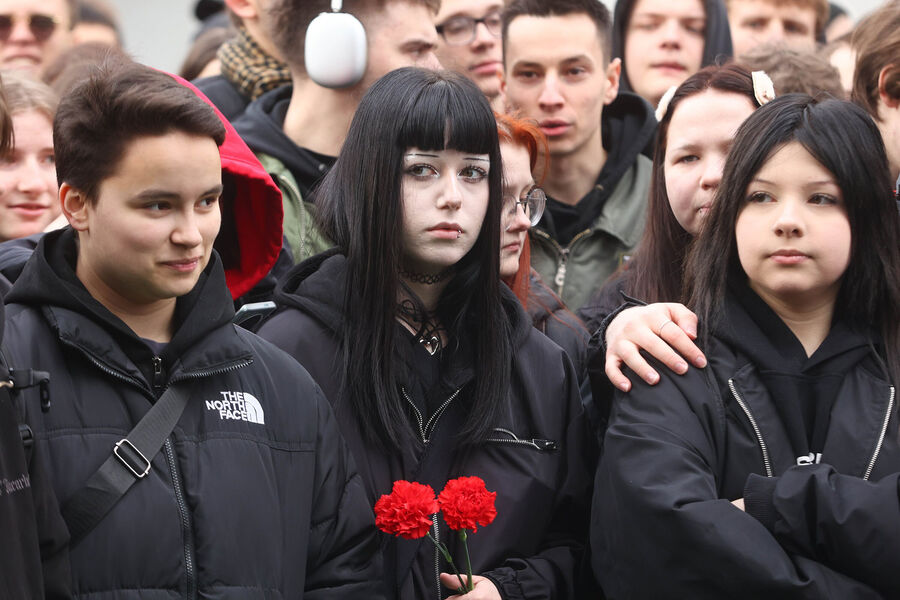 Церемония прощания с&nbsp;рэпером Пашей Техником в&nbsp;храме Петра и Павла в&nbsp;Лефортово в&nbsp;Москве, 11&nbsp;апреля 2025&nbsp;года