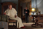 <b>«У нас есть Папа!» (2011)</b>
<br><br>
Малоизвестная комедийная драма режиссера Нанни Моретти, в которой после смерти папы новым понтификом избирают человека с паническими атаками — он в том числе не может выйти на традиционное приветствие к верующим. А посему кардиналы нанимают для него известного психоаналитика.
