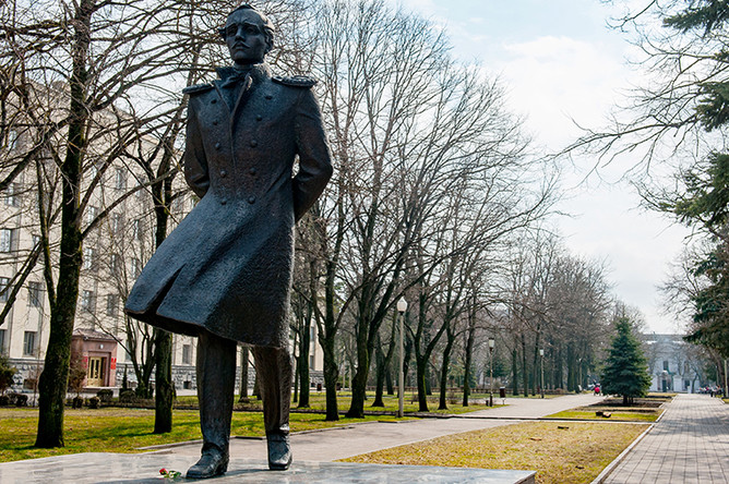 Памятник Лермонтову в Ставрополе