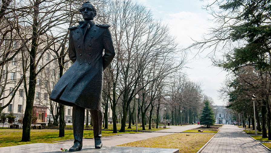 Памятник Лермонтову в Ставрополе