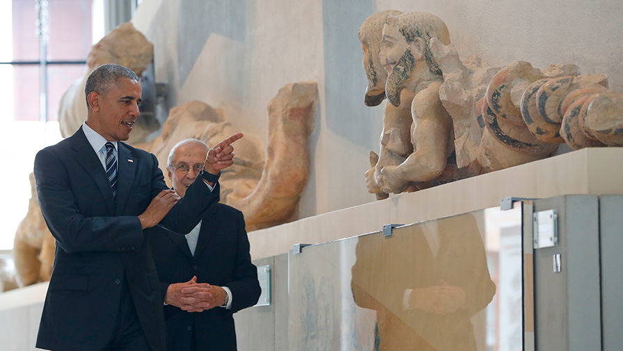 Барак Обама и директор Музея Акрополя Димитрос Пандермалис