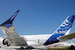 Компания Airbus представила обновленную версию самого большого в мире пассажирского самолета серийного производства А380 в преддверии 52-го авиасалона в Ле-Бурже под Парижем, Франция, 18 июня 2017 года