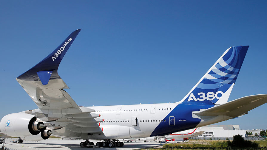Компания Airbus представила обновленную версию самого большого в&nbsp;мире пассажирского самолета серийного производства А380 в&nbsp;преддверии 52-го авиасалона в&nbsp;Ле-Бурже под&nbsp;Парижем, Франция, 18&nbsp;июня 2017&nbsp;года