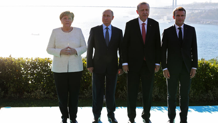 Журналист Bild раскритиковал Меркель за рукопожатие с Путиным