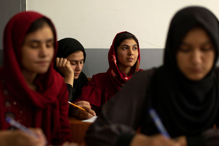 Талибы* могут разрешить девочкам учиться после шестого класса - Газета.Ru | Новости