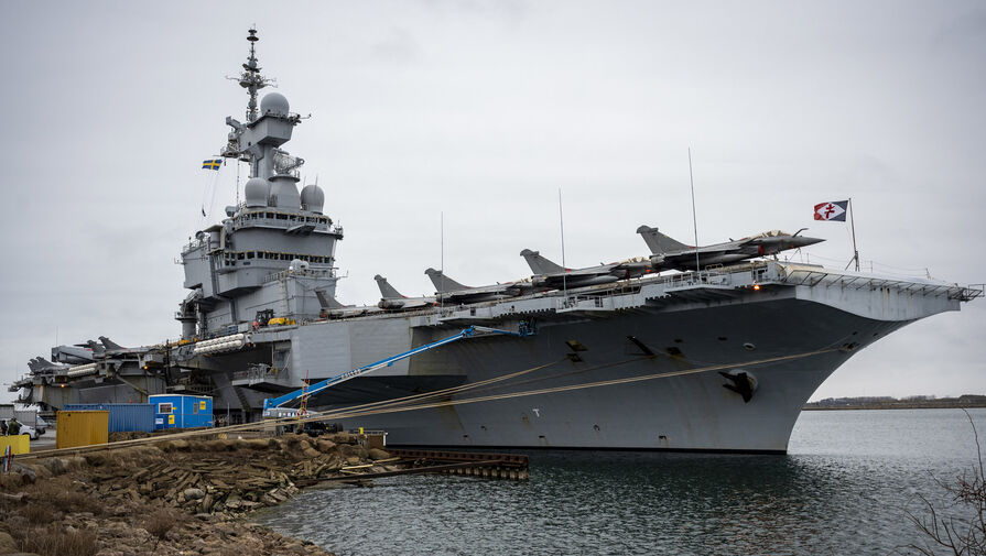 Макрон рассказал о переброске авианосца Шарль де Голль в Средиземное море